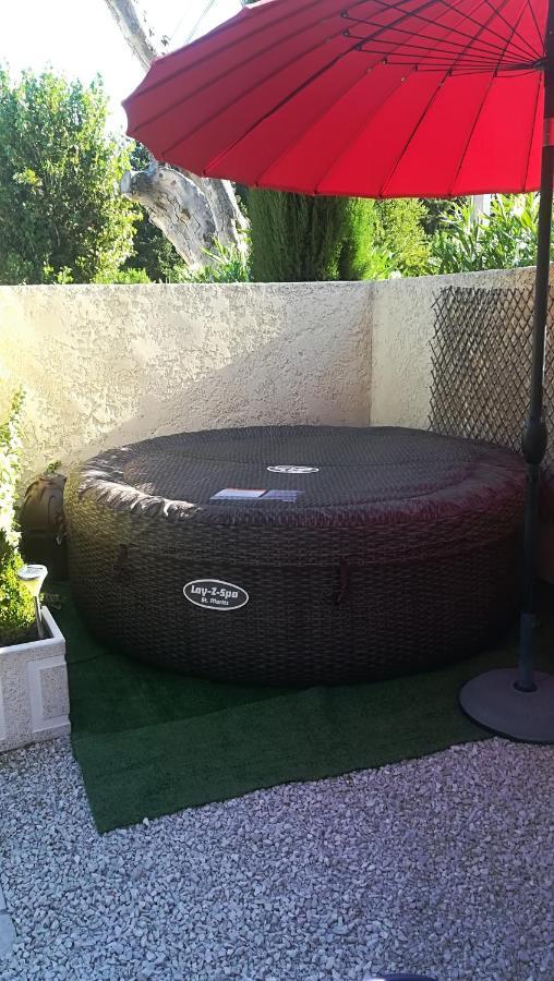 Mas De La Coucourde Bed & Breakfast Paluds de Noves Exterior photo