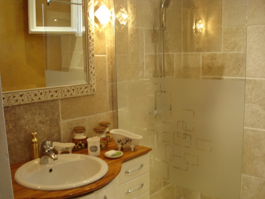 Mas De La Coucourde Bed & Breakfast Paluds de Noves Exterior photo