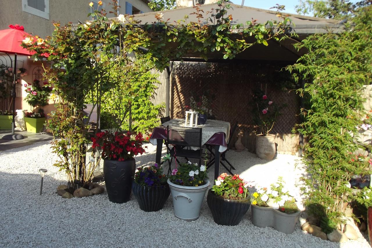 Mas De La Coucourde Bed & Breakfast Paluds de Noves Exterior photo